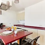 1Br With Balcony - Cityapartmentstay